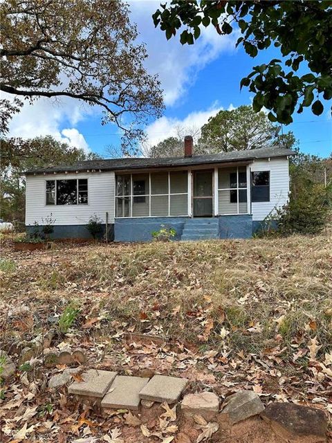 796 Shoemaker Road West Point GA 31833