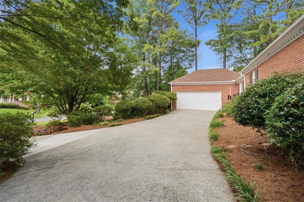 2032 Signal Ridge Chase