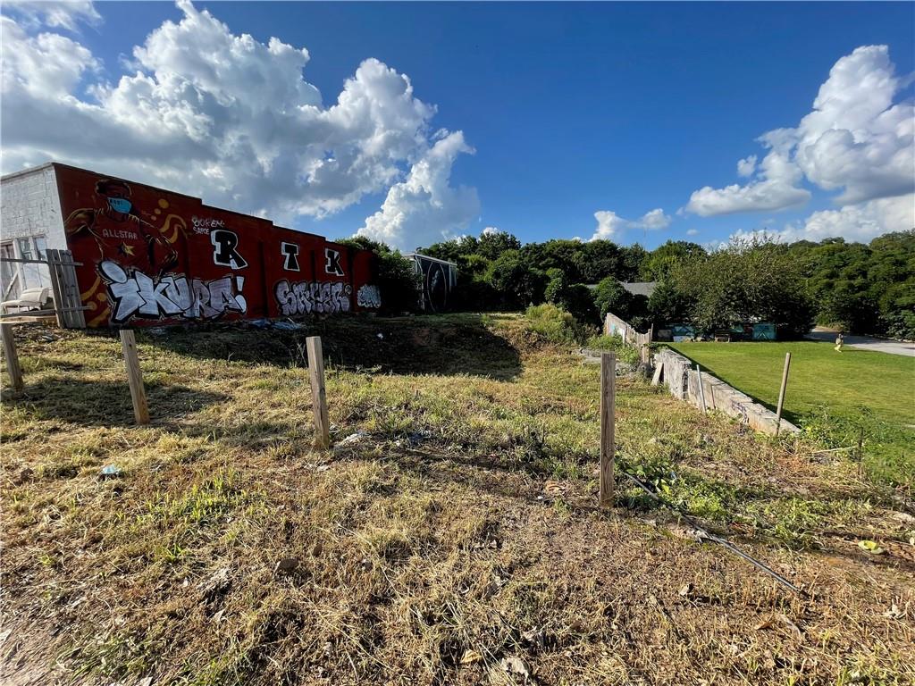 678 MEMORIAL Drive SE