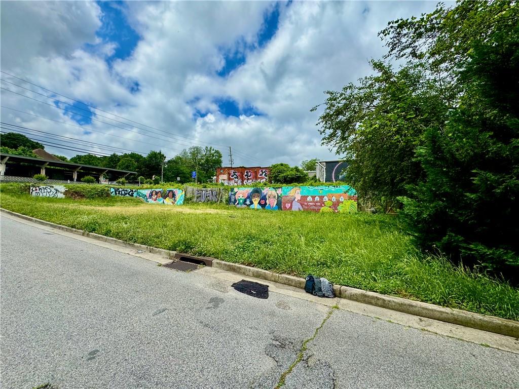 678 MEMORIAL Drive SE