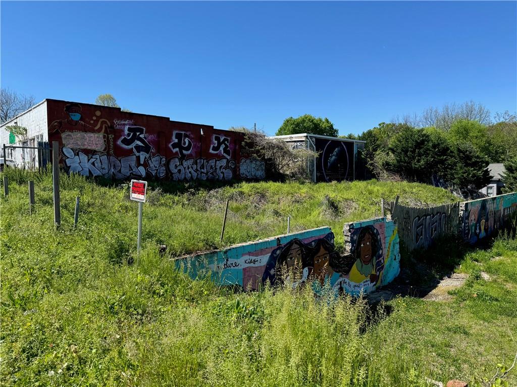 678 MEMORIAL Drive SE