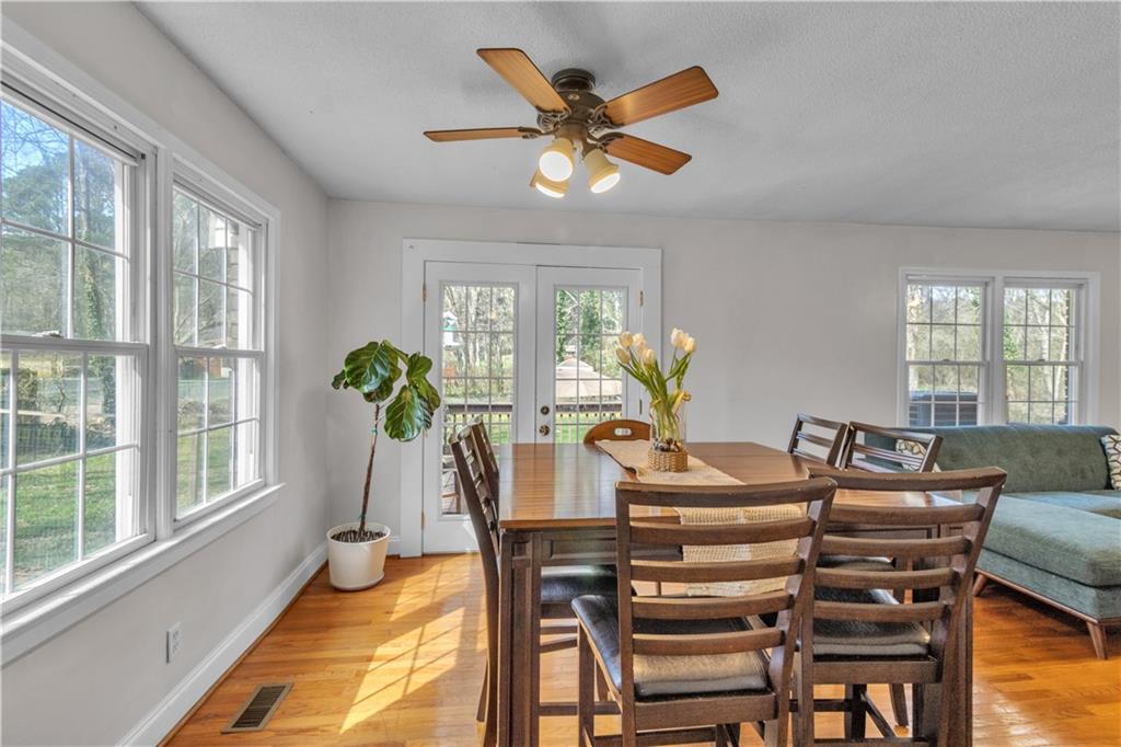 405 STRAWBERRY LANE SE