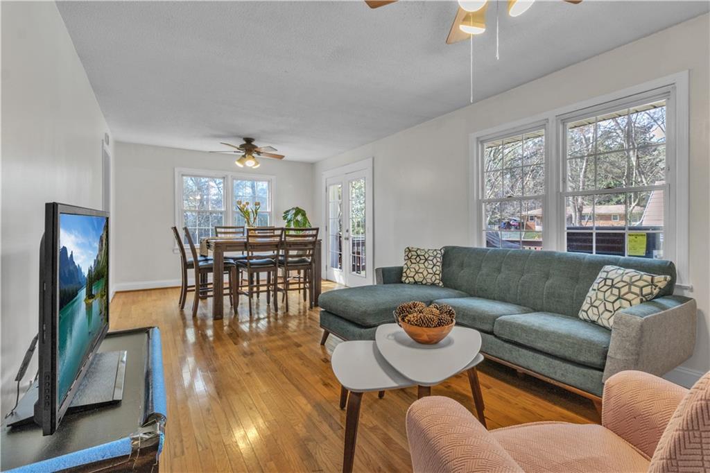 405 STRAWBERRY LANE SE