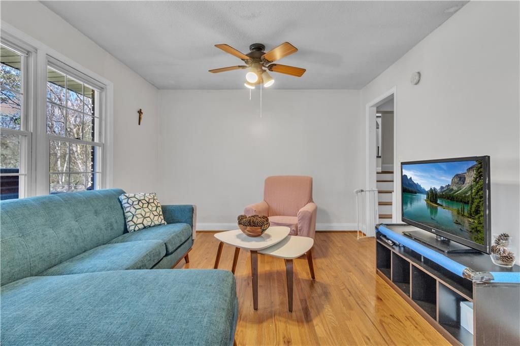 405 STRAWBERRY LANE SE