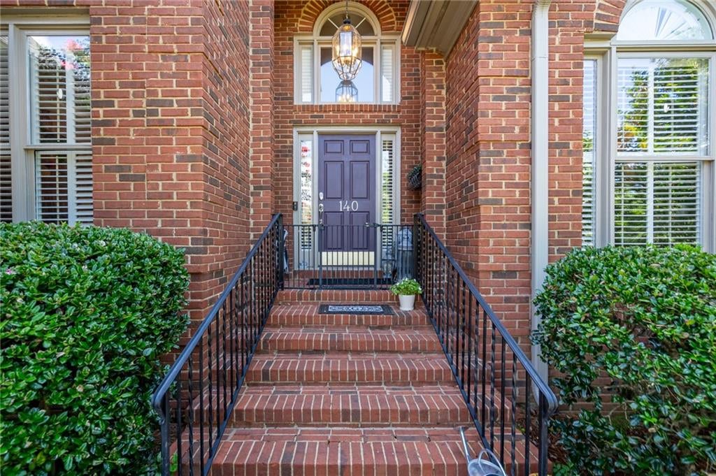 140 Vinings Court