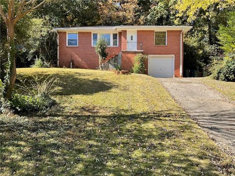 Photo of 2492 Hunting Valley Drive, Decatur, GA 30033 (MLS # 7670522)
