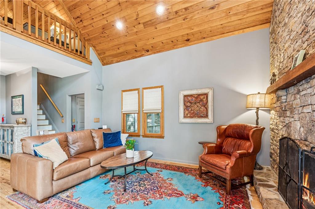 121 Laughing Fox Knoll
