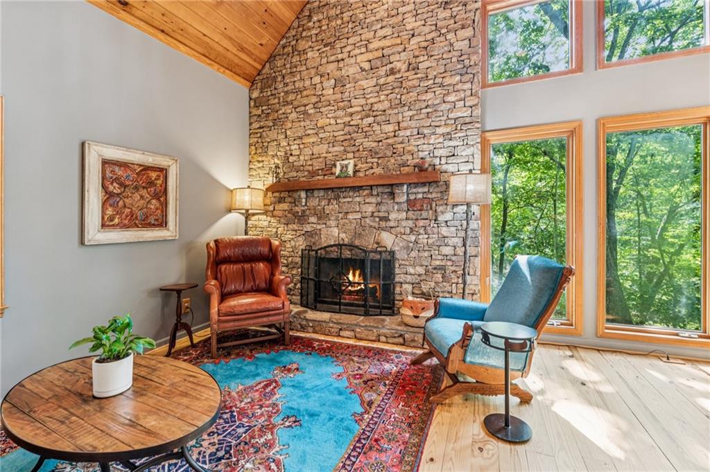 121 Laughing Fox Knoll