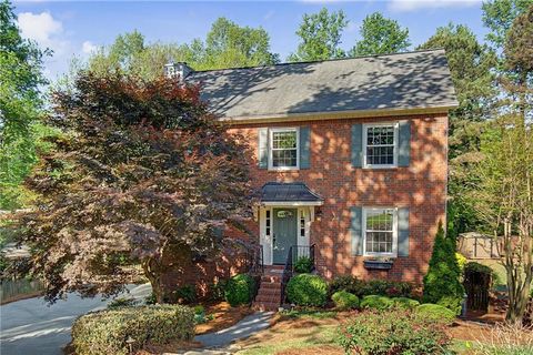 Photo of 3311 Woodleaf Way, Marietta, GA 30062 (MLS # 7753596)