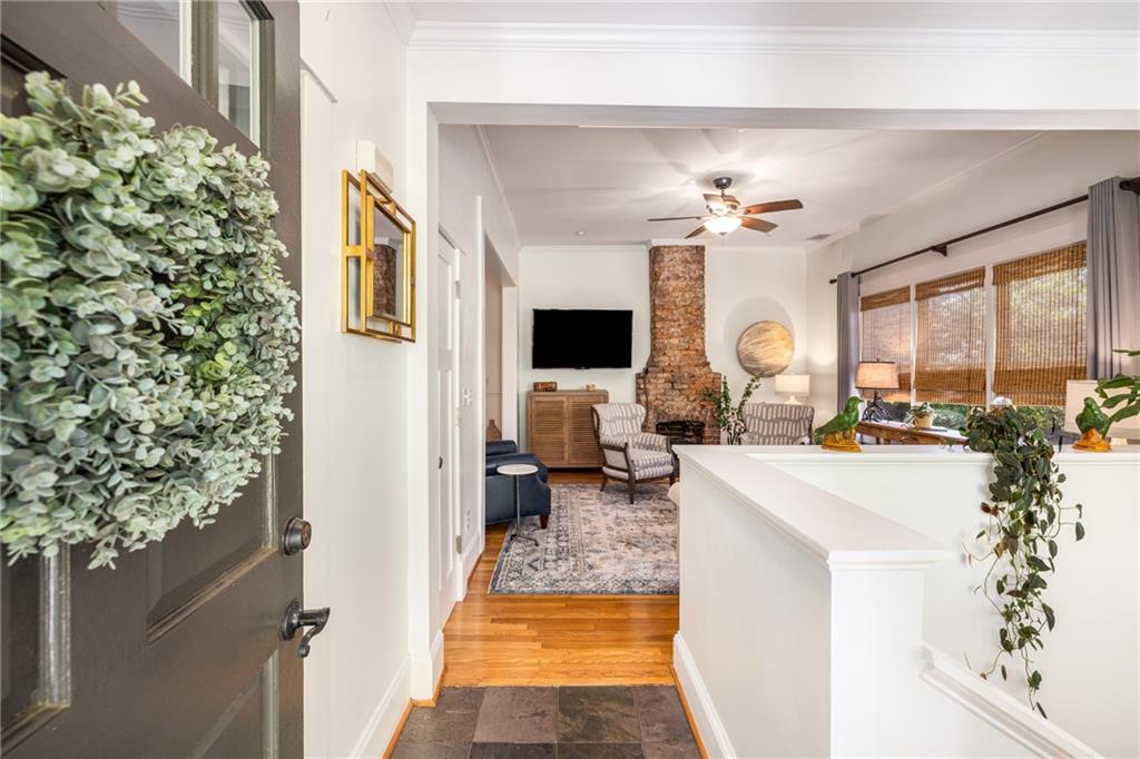 989 Amsterdam Avenue NE