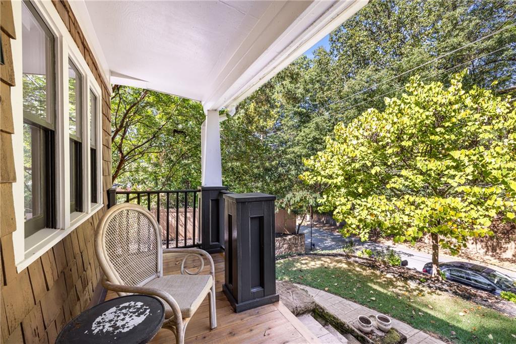 989 Amsterdam Avenue NE