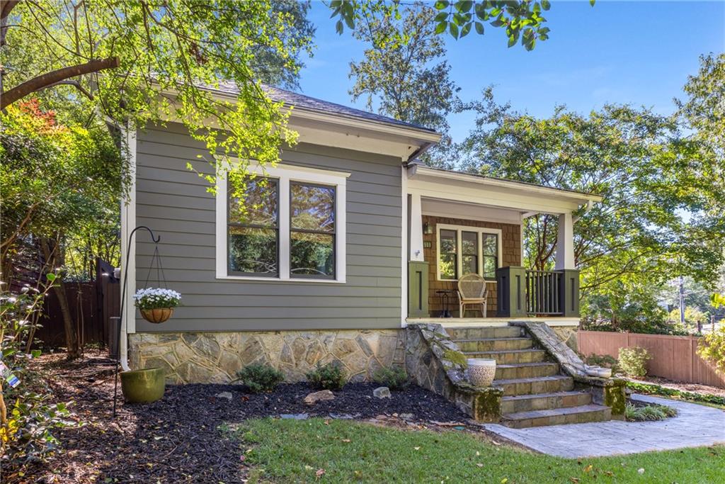 989 Amsterdam Avenue NE