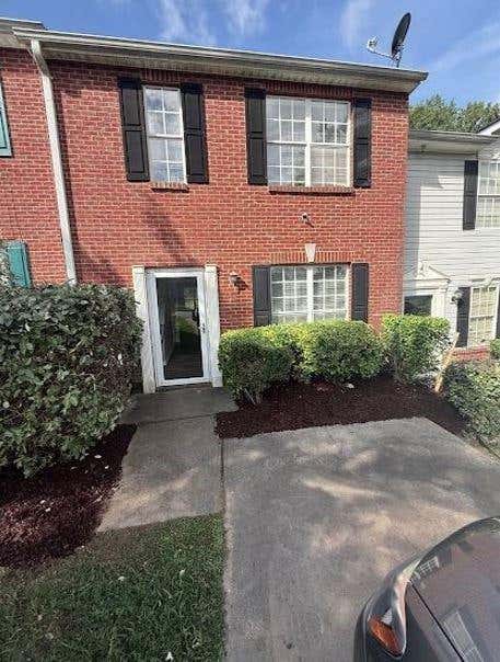 Townhouse For Sale - 1314 Hollenbeck Lane<br/> Clayton County, Riverdale, GA 30296