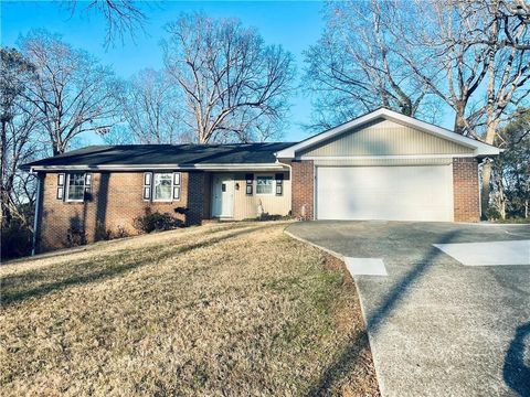 Homes For Rent - 637 Rae Drive<br/> Lawrenceville, GA 30044