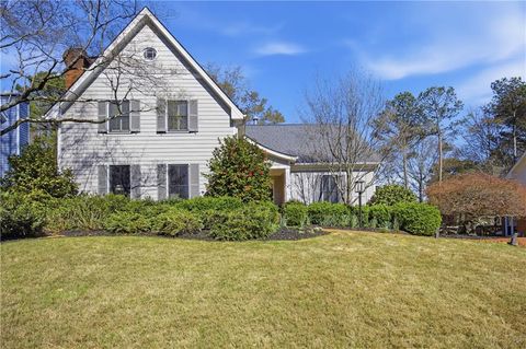 Homes For Sale - 10845 Tuxford Drive<br/> Alpharetta, GA 30022