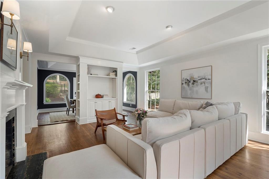 1129 E Beechwood Drive NW