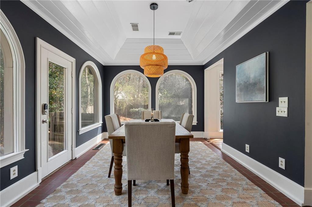 1129 E Beechwood Drive NW