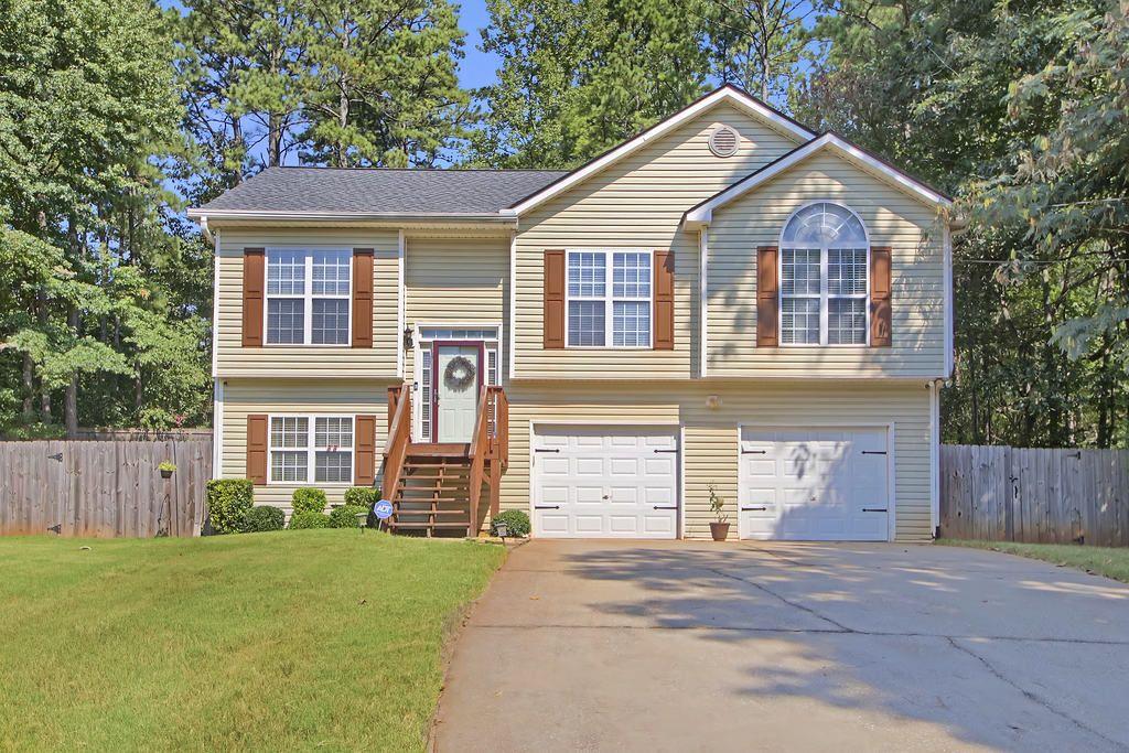 This spacious 4-bedroom, 2.5-bath home sits on a generous 0.78-acre lot, offering plenty of room for both indoor and outdoor living. With its inviting layout, comfortable living spaces, and ample natural light, this property is ideal for family living or entertaining. Don’t miss the opportunity to make this beautiful home yours!