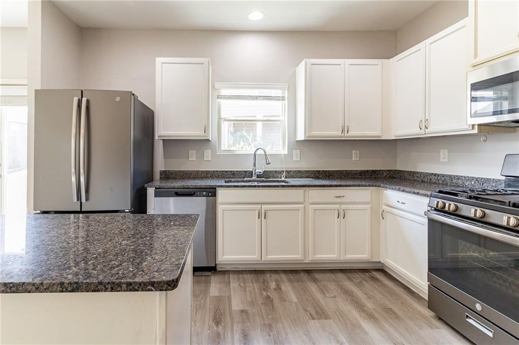 6399 Woodwell Drive, Union City, Georgia image 3