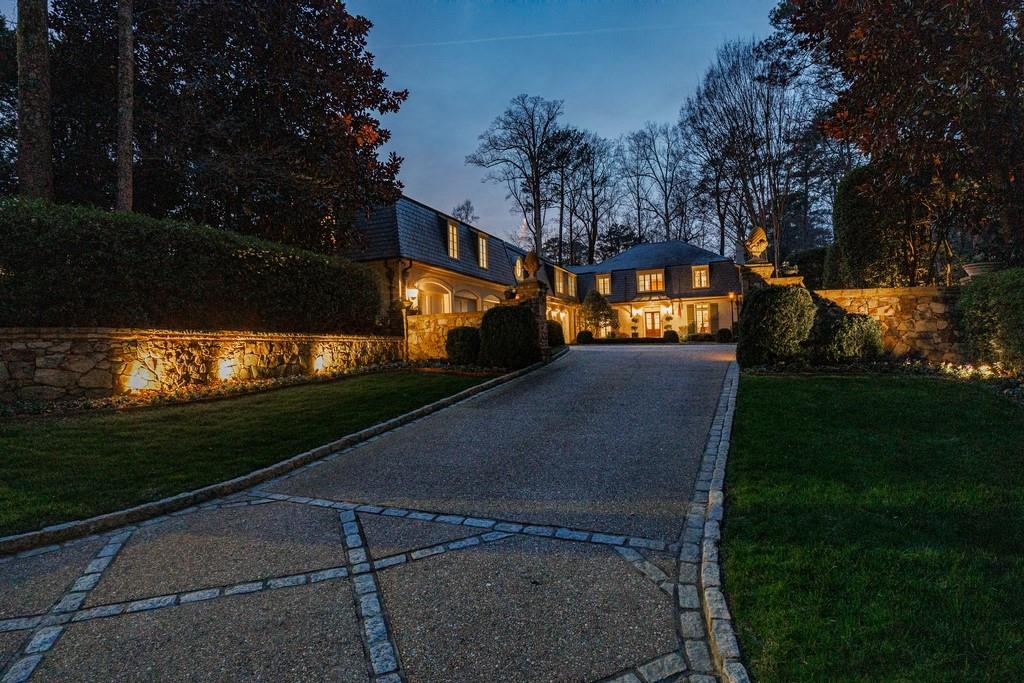 3302 W Andrews Drive NW