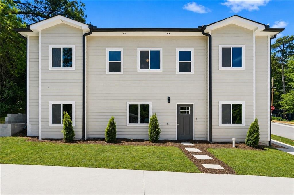 305 Fairburn Road NW