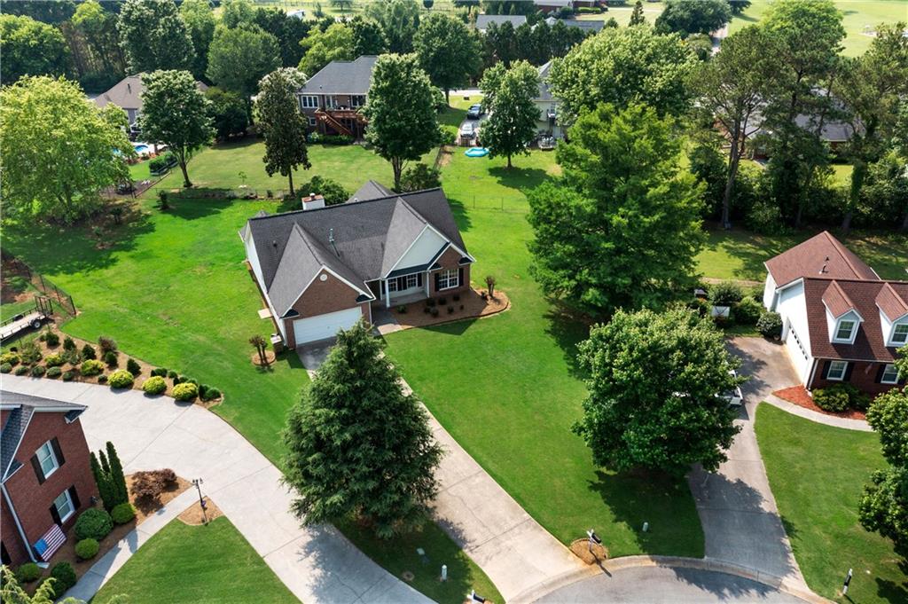 16 Kentucky Walk NE