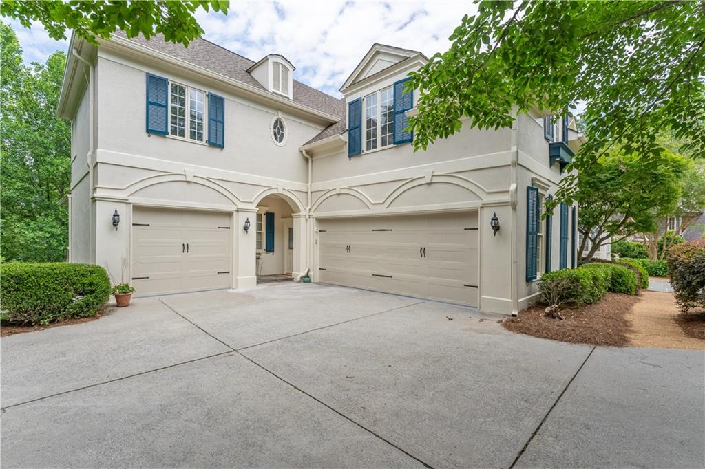 8470 Lazy Oaks Court