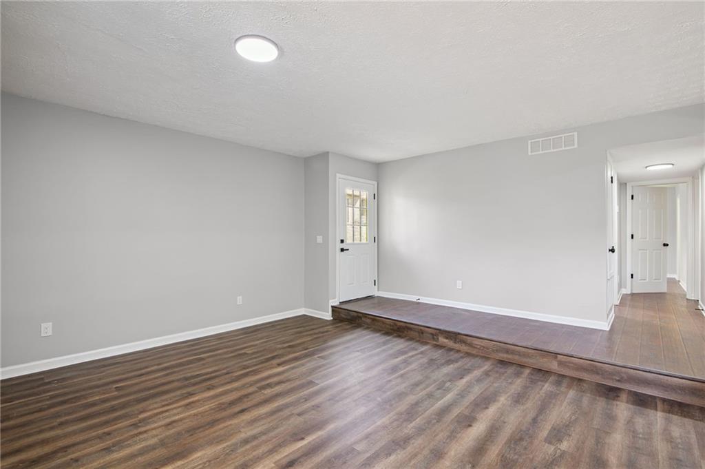3193 Nectarine Circle