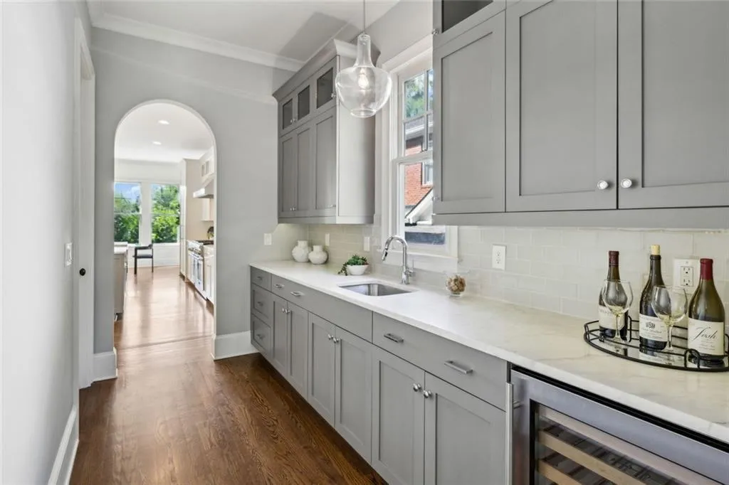 Atlanta, Georgia 30305, United States, 5 Bedrooms Bedrooms, ,5 BathroomsBathrooms,Residential,Pending,113736