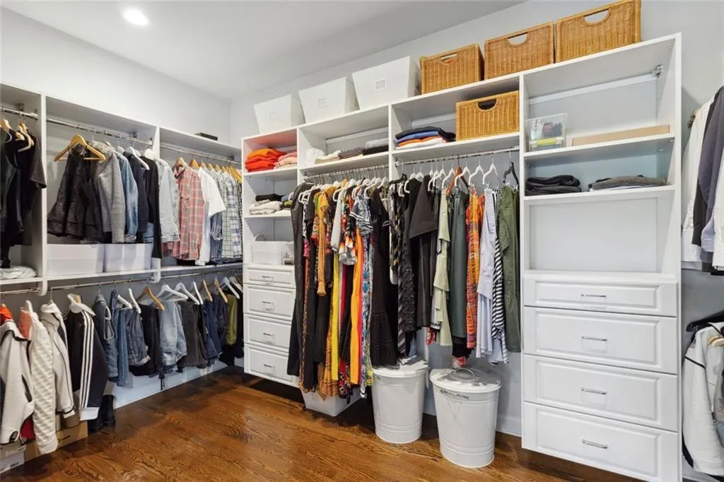 Atlanta, Georgia 30305, United States, 5 Bedrooms Bedrooms, ,5 BathroomsBathrooms,Residential,Pending,113736