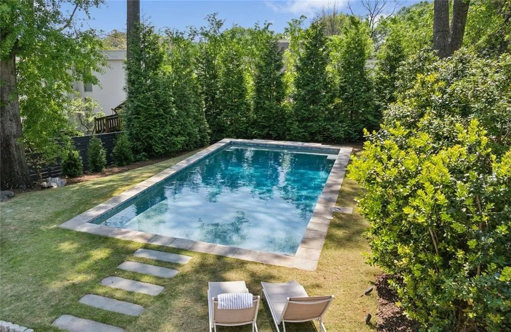 Atlanta, Georgia 30305, United States, 5 Bedrooms Bedrooms, ,5 BathroomsBathrooms,Residential,Pending,113736