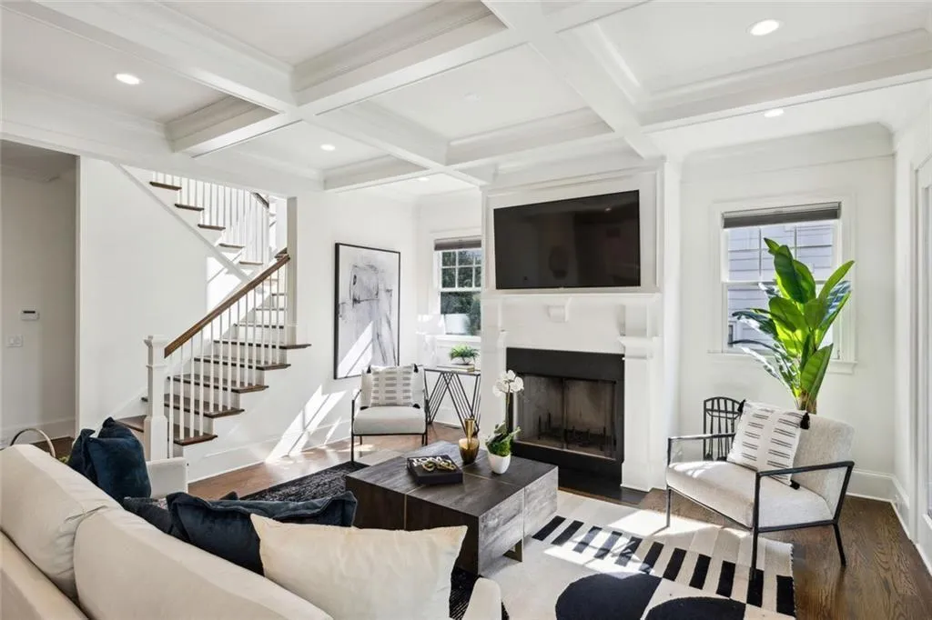 Atlanta, Georgia 30305, United States, 5 Bedrooms Bedrooms, ,5 BathroomsBathrooms,Residential,Pending,113736