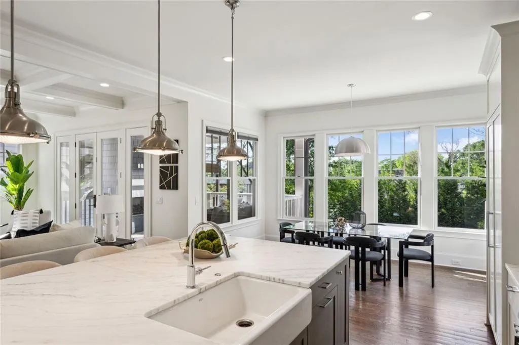 Atlanta, Georgia 30305, United States, 5 Bedrooms Bedrooms, ,5 BathroomsBathrooms,Residential,Pending,113736