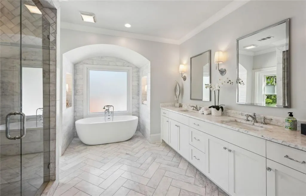 Atlanta, Georgia 30305, United States, 5 Bedrooms Bedrooms, ,5 BathroomsBathrooms,Residential,Pending,113736