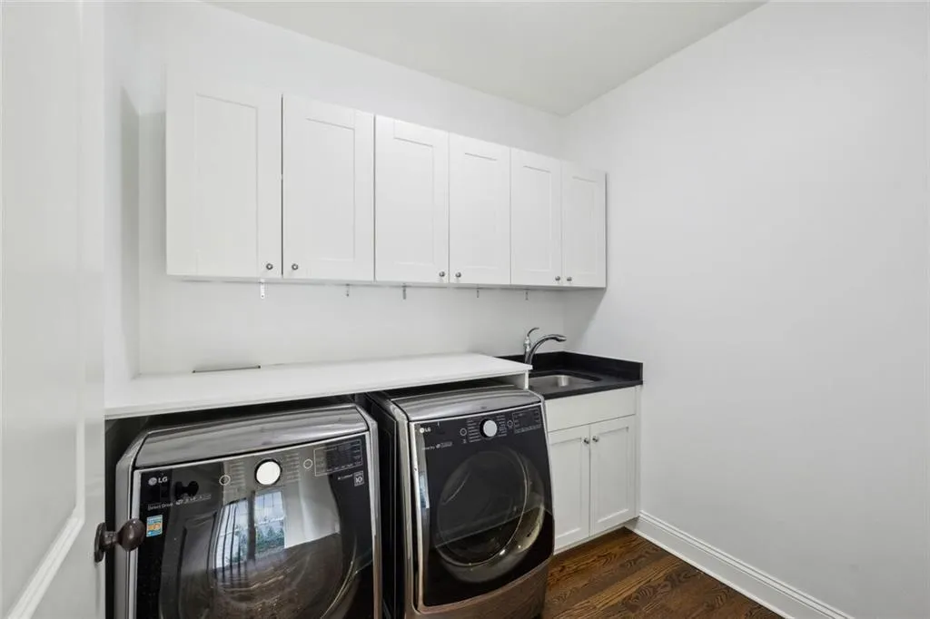 Atlanta, Georgia 30305, United States, 5 Bedrooms Bedrooms, ,5 BathroomsBathrooms,Residential,Pending,113736