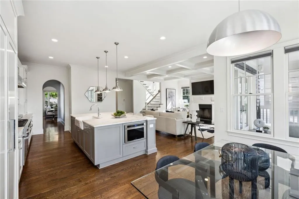 Atlanta, Georgia 30305, United States, 5 Bedrooms Bedrooms, ,5 BathroomsBathrooms,Residential,Pending,113736