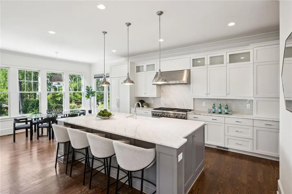 Atlanta, Georgia 30305, United States, 5 Bedrooms Bedrooms, ,5 BathroomsBathrooms,Residential,Pending,113736