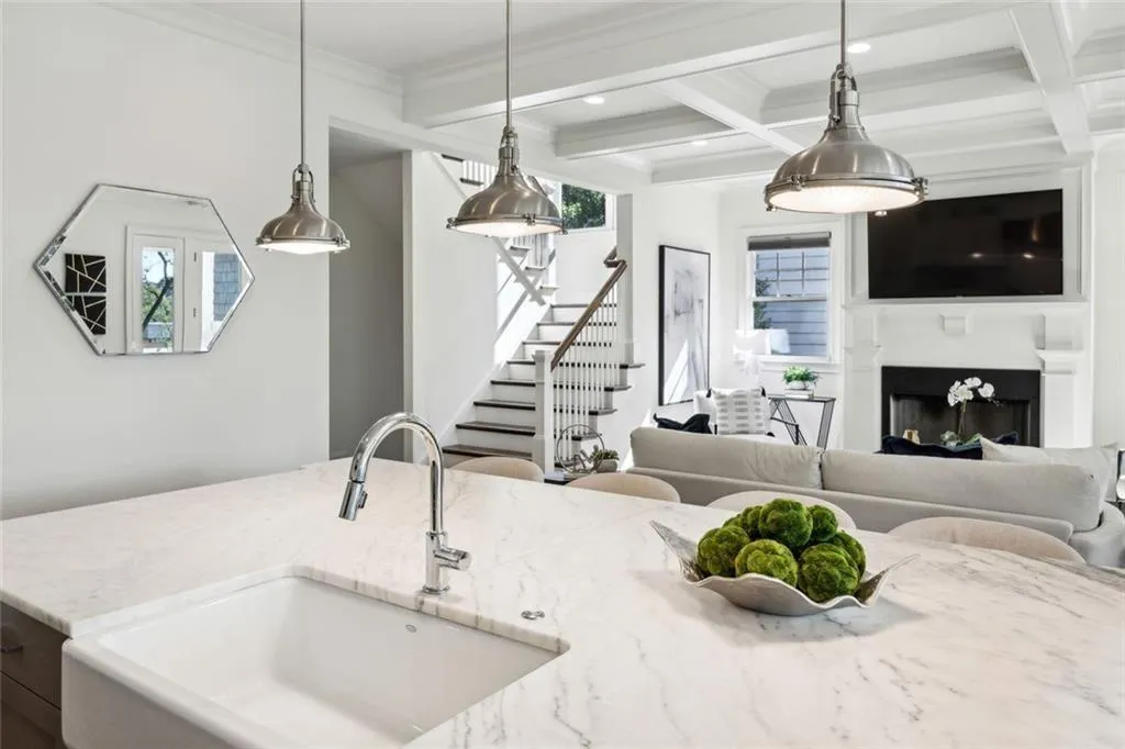 Atlanta, Georgia 30305, United States, 5 Bedrooms Bedrooms, ,5 BathroomsBathrooms,Residential,Pending,113736