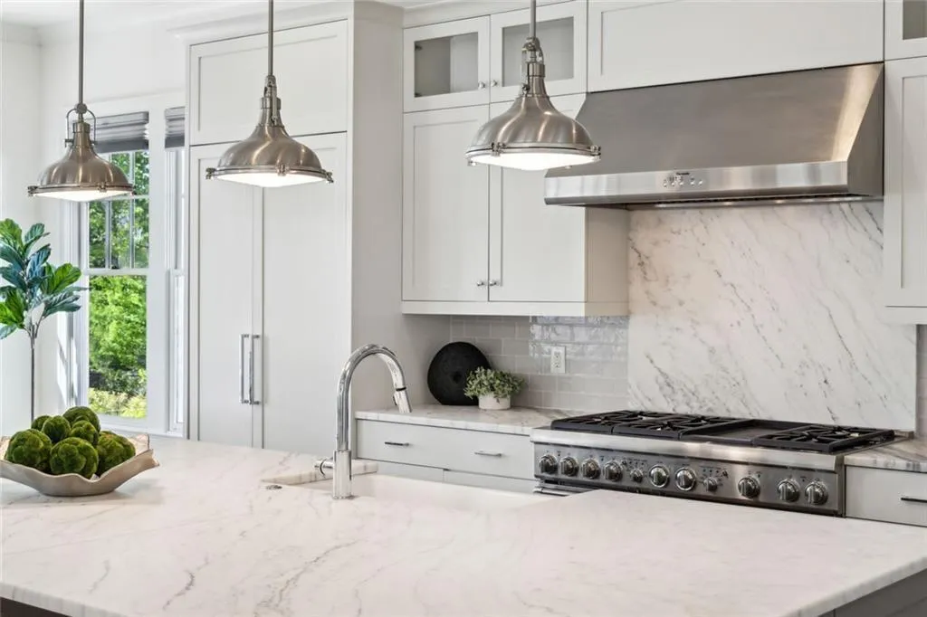 Atlanta, Georgia 30305, United States, 5 Bedrooms Bedrooms, ,5 BathroomsBathrooms,Residential,Pending,113736