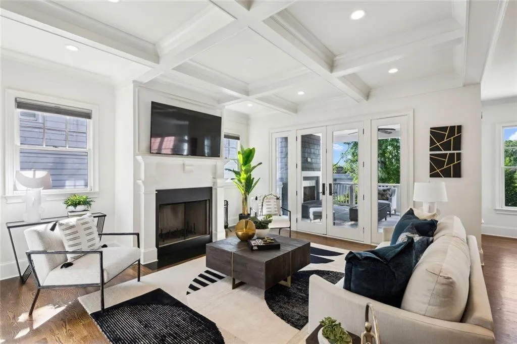 Atlanta, Georgia 30305, United States, 5 Bedrooms Bedrooms, ,5 BathroomsBathrooms,Residential,Pending,113736