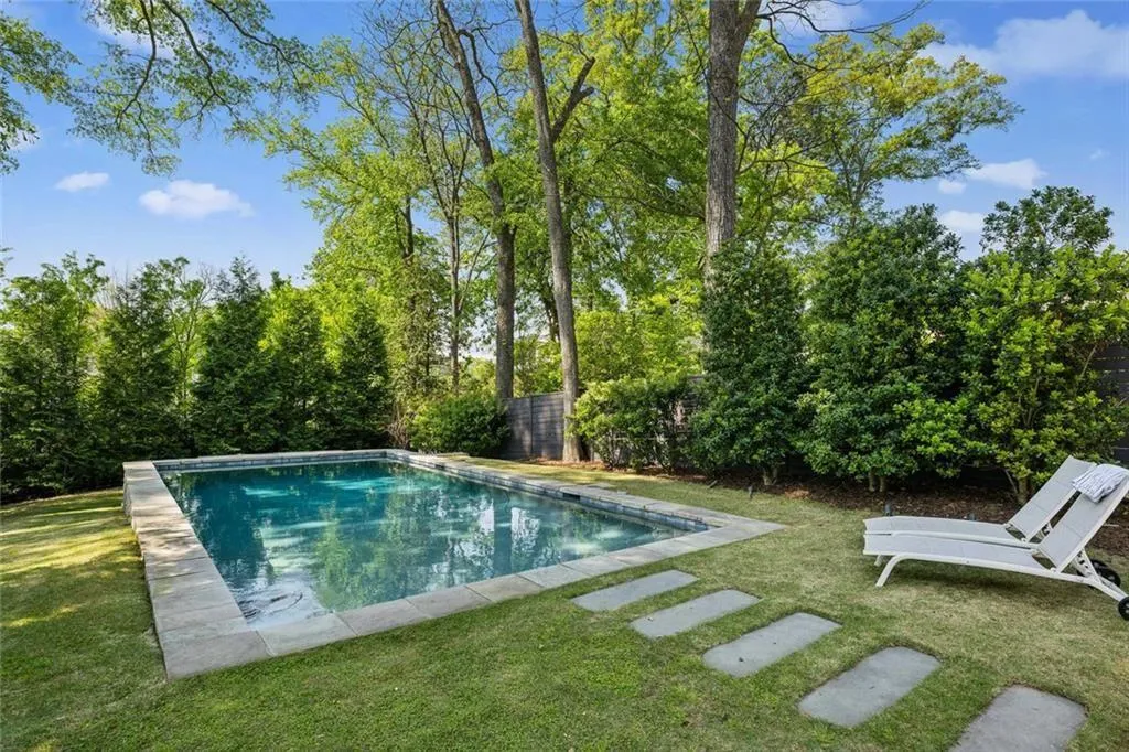 Atlanta, Georgia 30305, United States, 5 Bedrooms Bedrooms, ,5 BathroomsBathrooms,Residential,Pending,113736