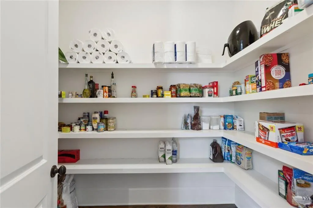 Atlanta, Georgia 30305, United States, 5 Bedrooms Bedrooms, ,5 BathroomsBathrooms,Residential,Pending,113736