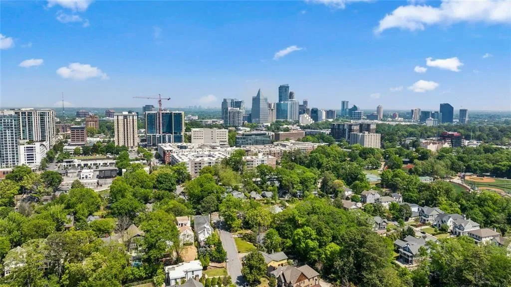 Atlanta, Georgia 30305, United States, 5 Bedrooms Bedrooms, ,5 BathroomsBathrooms,Residential,Pending,113736