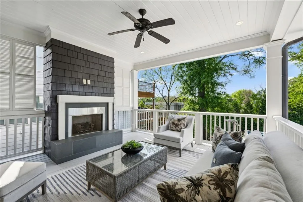 Atlanta, Georgia 30305, United States, 5 Bedrooms Bedrooms, ,5 BathroomsBathrooms,Residential,Pending,113736