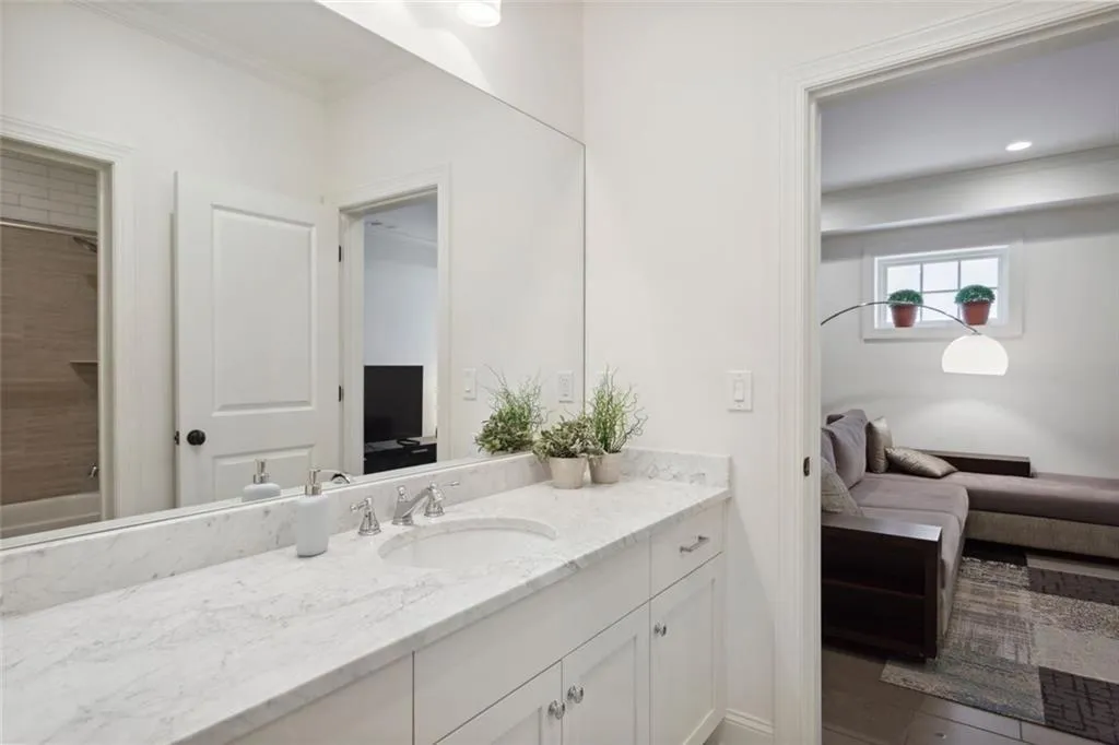 Atlanta, Georgia 30305, United States, 5 Bedrooms Bedrooms, ,5 BathroomsBathrooms,Residential,Pending,113736