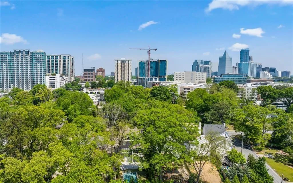 Atlanta, Georgia 30305, United States, 5 Bedrooms Bedrooms, ,5 BathroomsBathrooms,Residential,Pending,113736