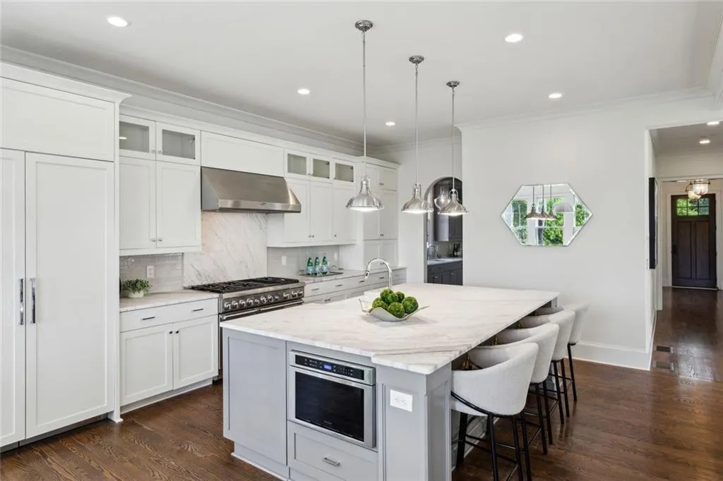 Atlanta, Georgia 30305, United States, 5 Bedrooms Bedrooms, ,5 BathroomsBathrooms,Residential,Pending,113736