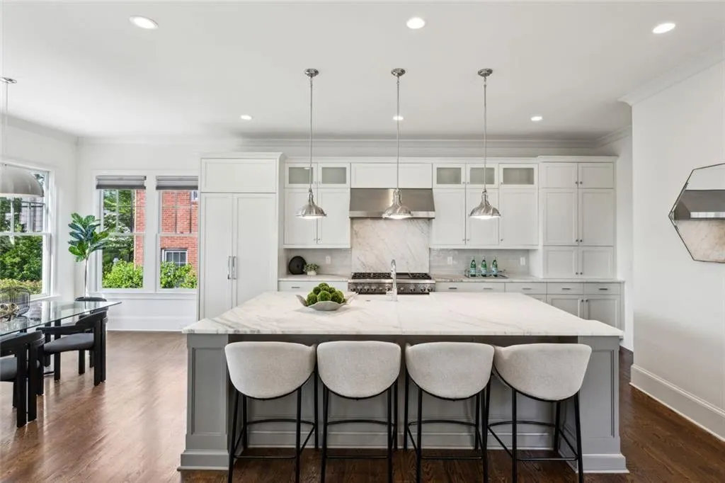 Atlanta, Georgia 30305, United States, 5 Bedrooms Bedrooms, ,5 BathroomsBathrooms,Residential,Pending,113736