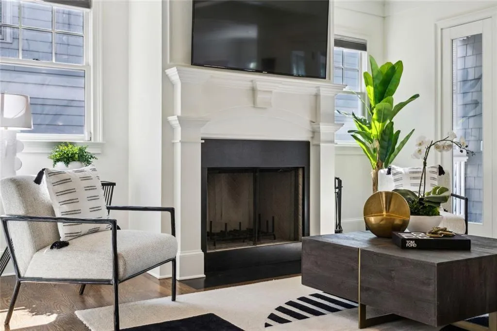 Atlanta, Georgia 30305, United States, 5 Bedrooms Bedrooms, ,5 BathroomsBathrooms,Residential,Pending,113736