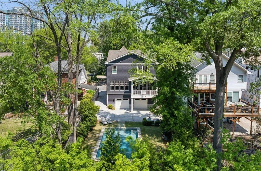 Atlanta, Georgia 30305, United States, 5 Bedrooms Bedrooms, ,5 BathroomsBathrooms,Residential,Pending,113736